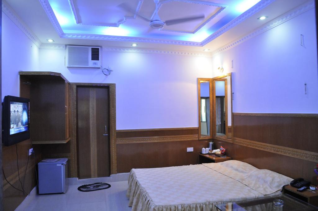 כלכותה Hotel Heera חדר תמונה