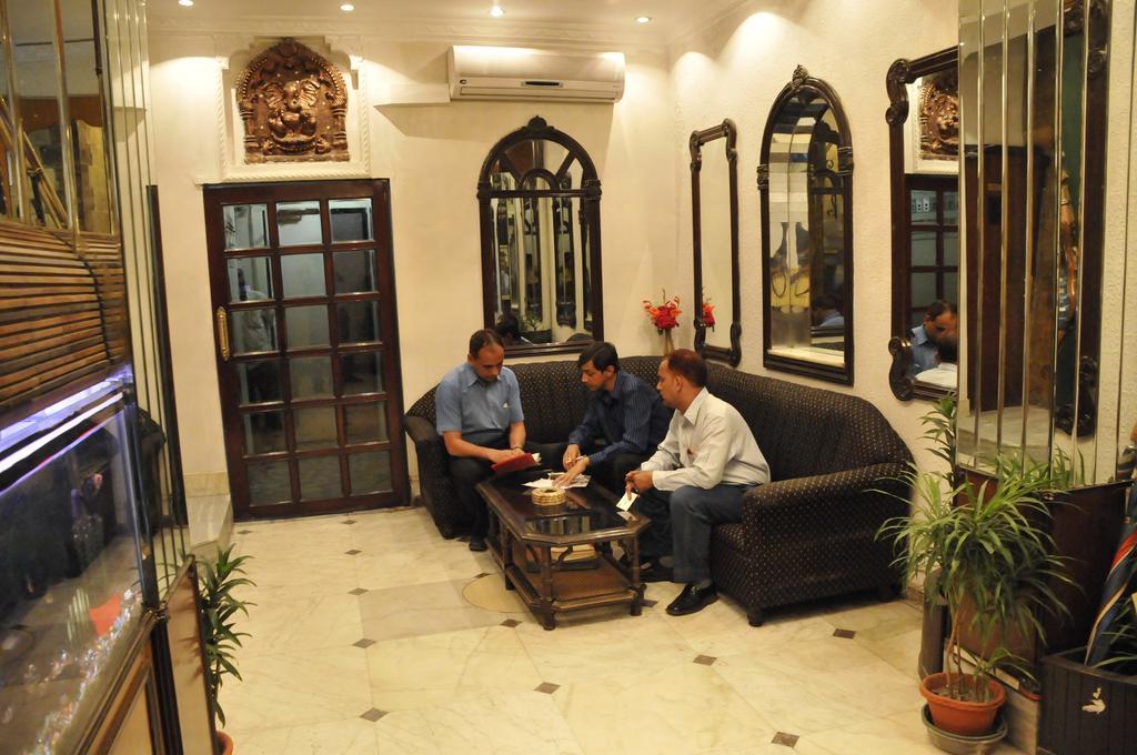 כלכותה Hotel Heera מראה חיצוני תמונה