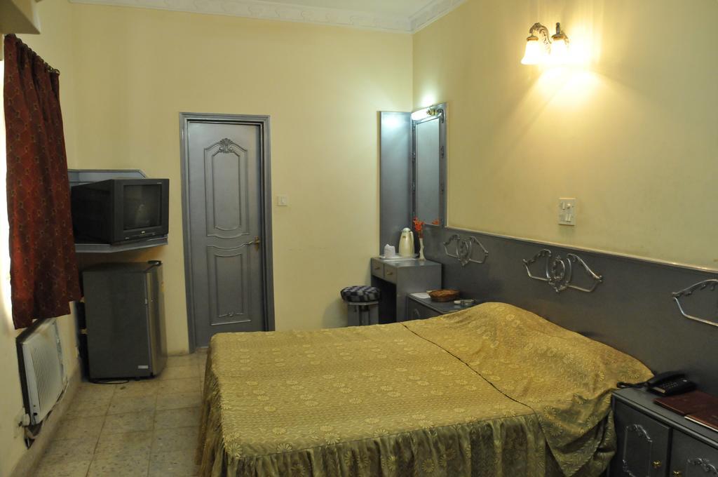 כלכותה Hotel Heera חדר תמונה