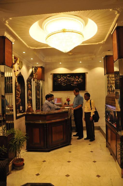 כלכותה Hotel Heera מראה חיצוני תמונה