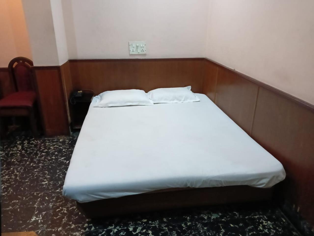 כלכותה Hotel Heera מראה חיצוני תמונה