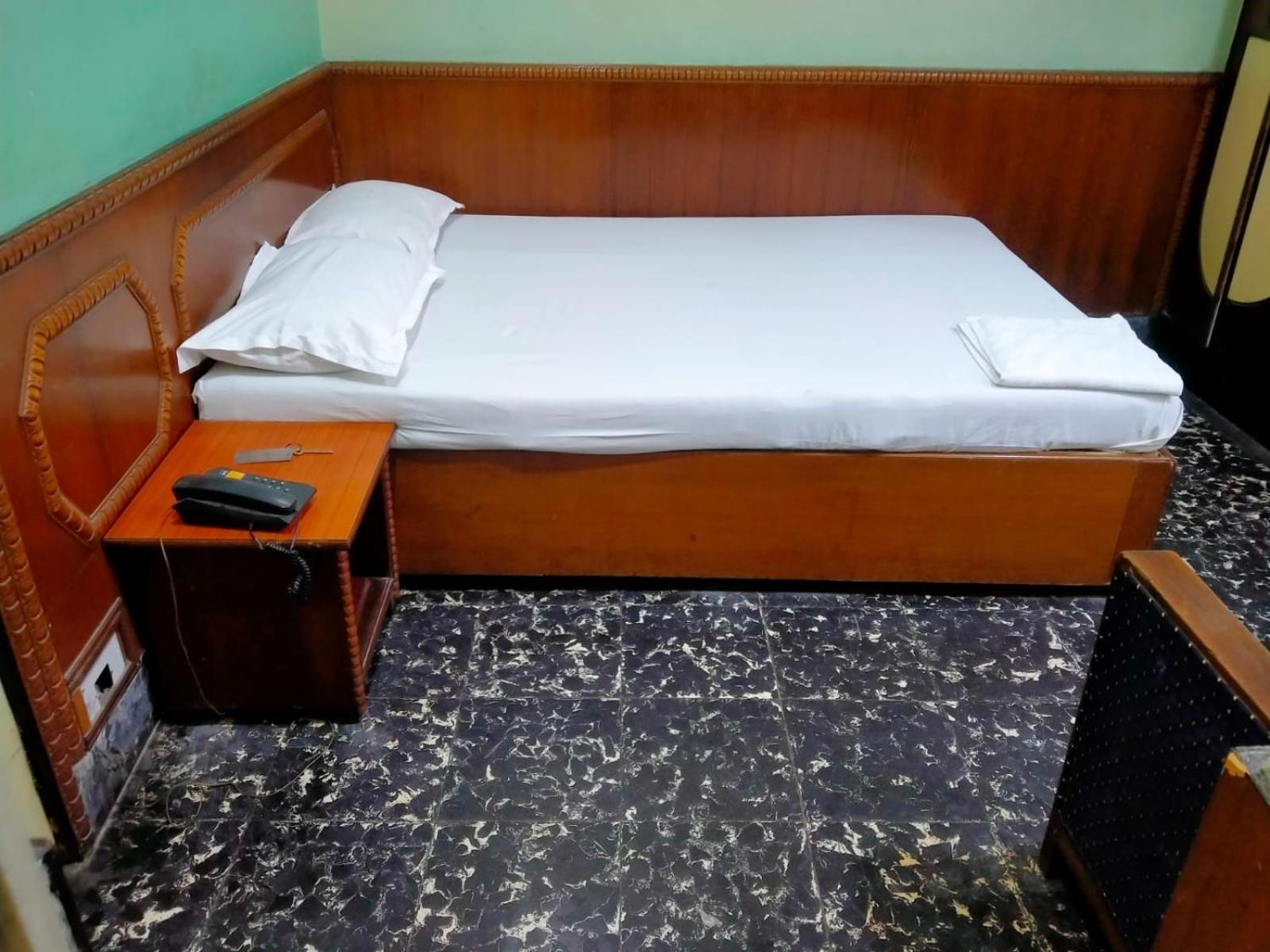כלכותה Hotel Heera מראה חיצוני תמונה