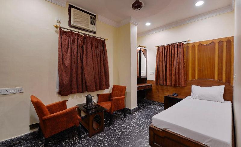 כלכותה Hotel Heera מראה חיצוני תמונה