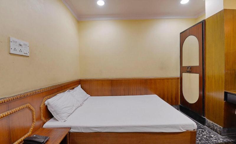 כלכותה Hotel Heera מראה חיצוני תמונה