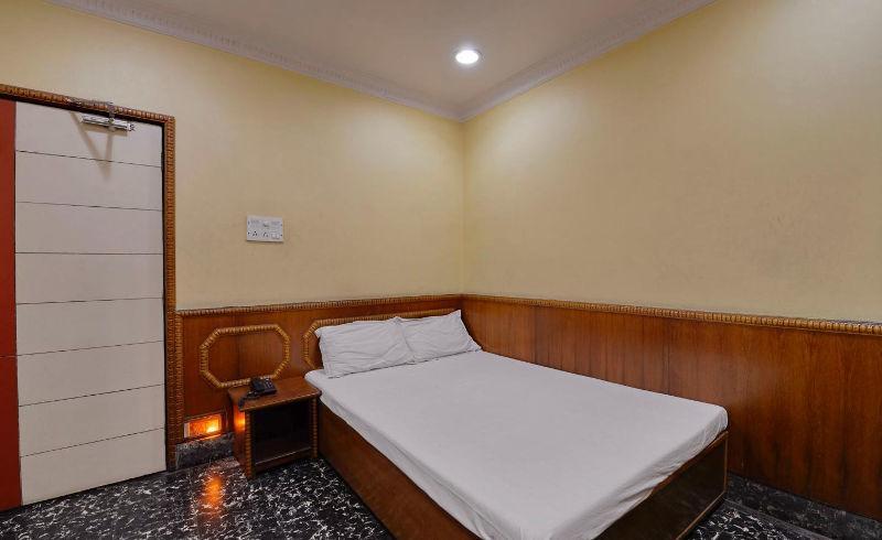 כלכותה Hotel Heera מראה חיצוני תמונה