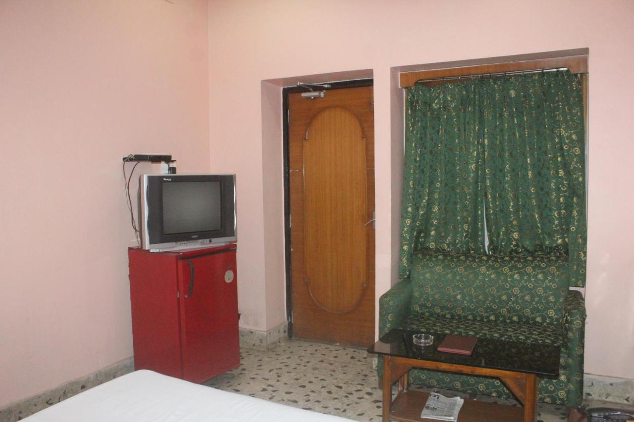 כלכותה Hotel Heera מראה חיצוני תמונה