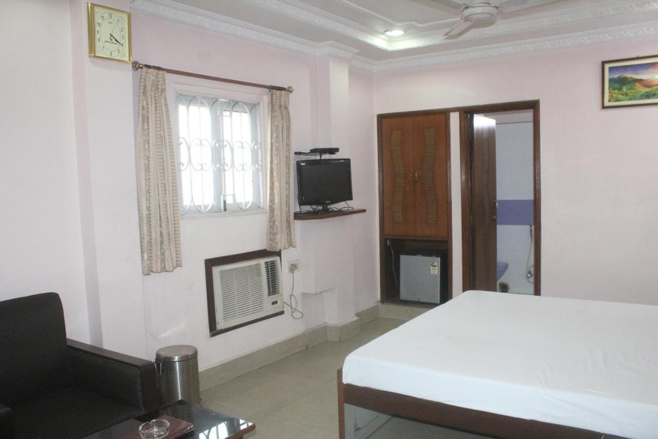 כלכותה Hotel Heera מראה חיצוני תמונה