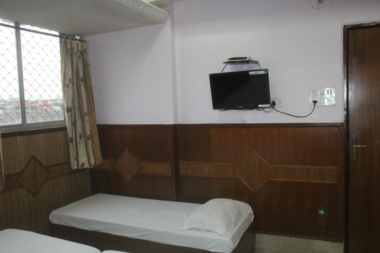 כלכותה Hotel Heera מראה חיצוני תמונה