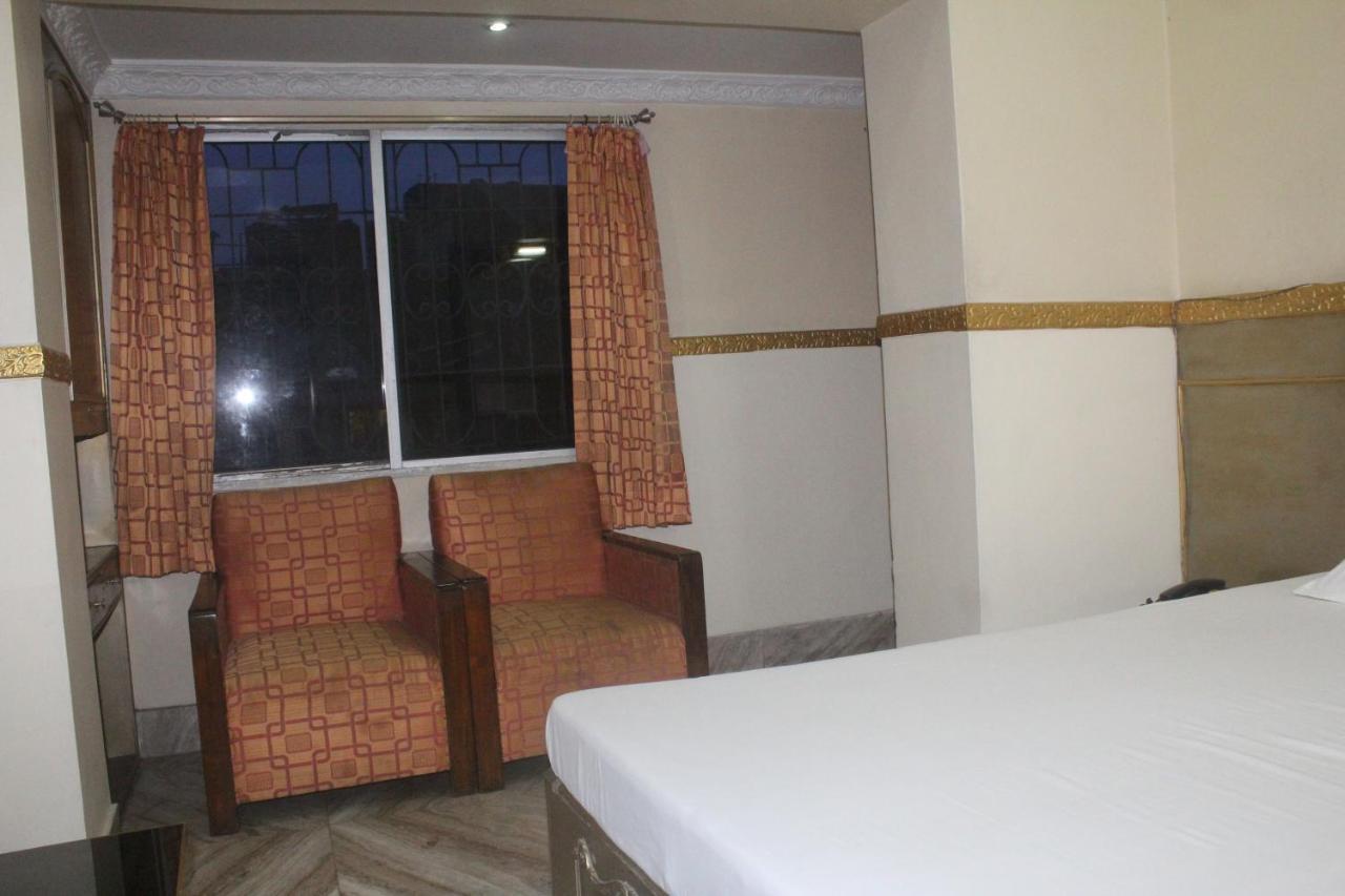 כלכותה Hotel Heera מראה חיצוני תמונה