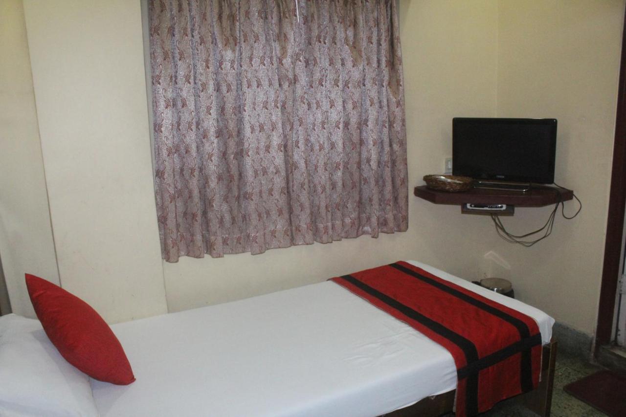 כלכותה Hotel Heera מראה חיצוני תמונה