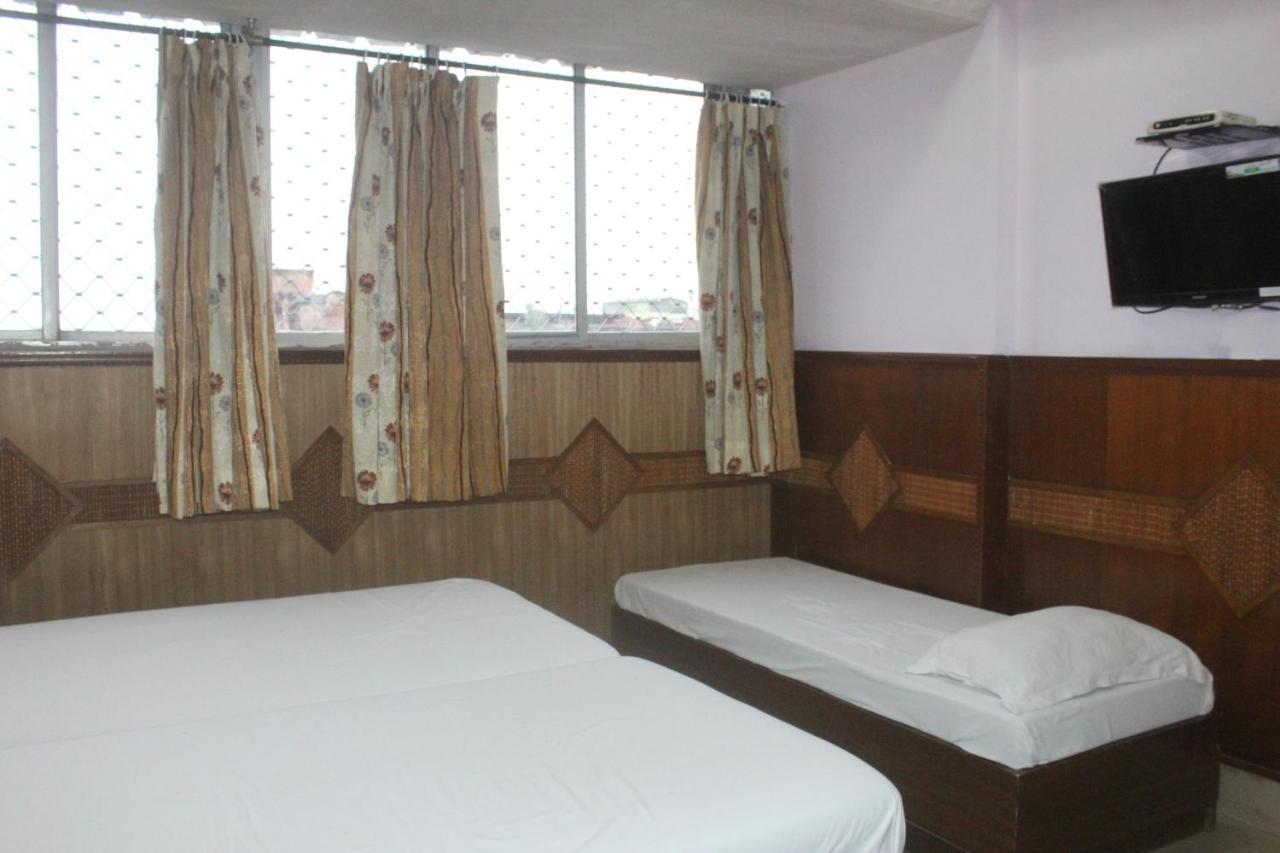 כלכותה Hotel Heera מראה חיצוני תמונה