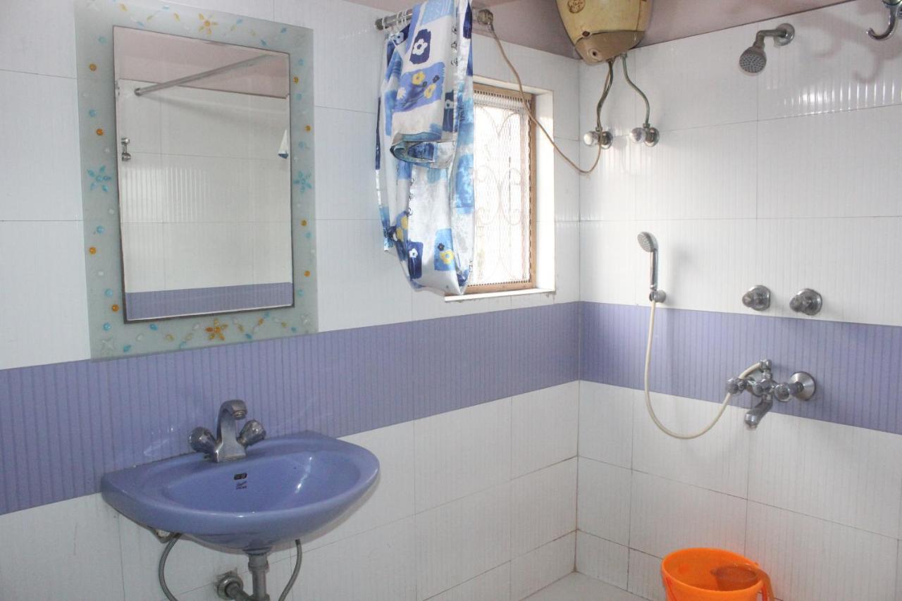 כלכותה Hotel Heera מראה חיצוני תמונה
