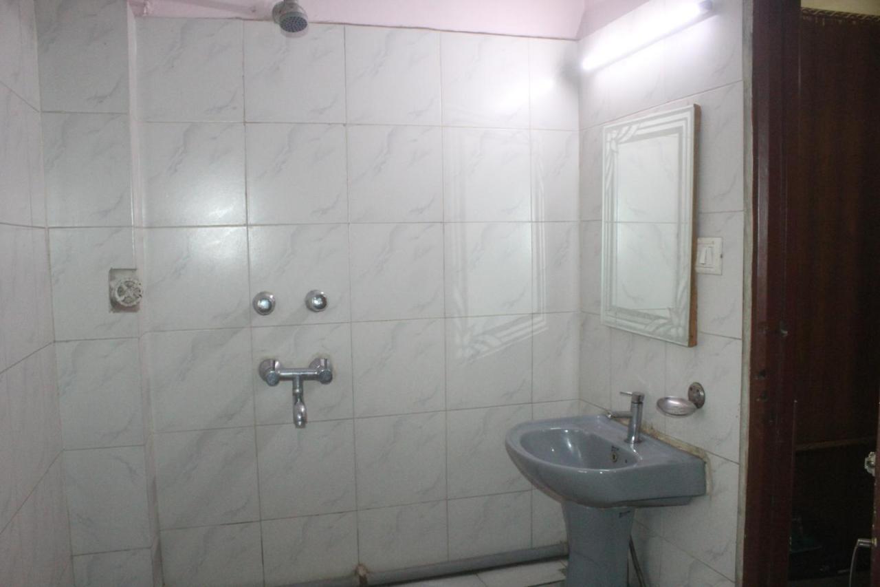 כלכותה Hotel Heera מראה חיצוני תמונה