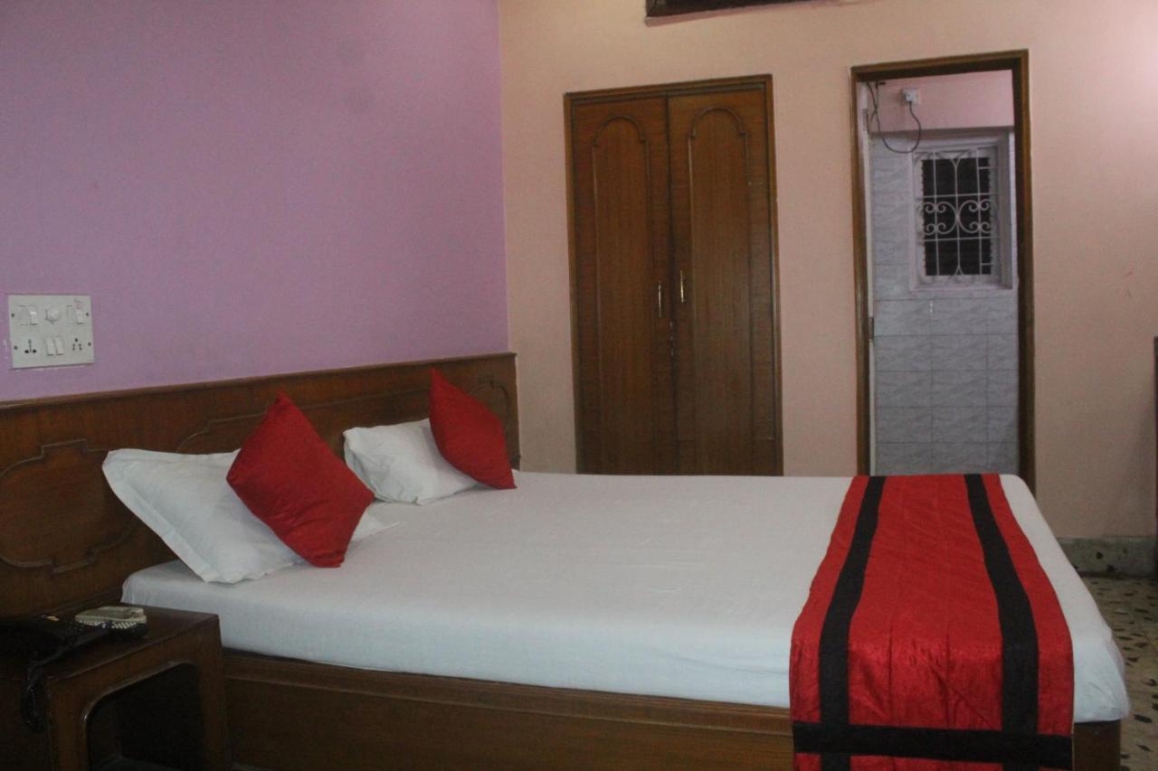 כלכותה Hotel Heera מראה חיצוני תמונה