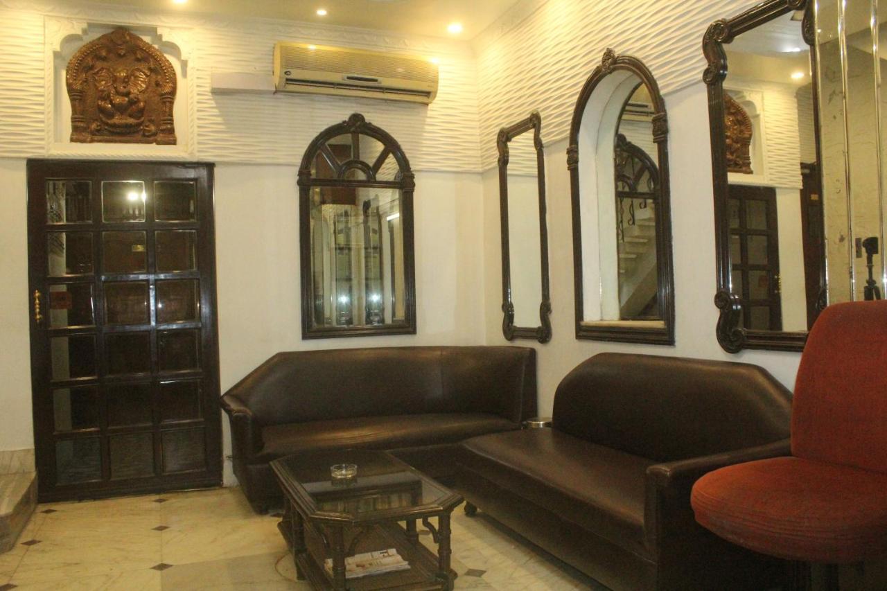 כלכותה Hotel Heera מראה חיצוני תמונה